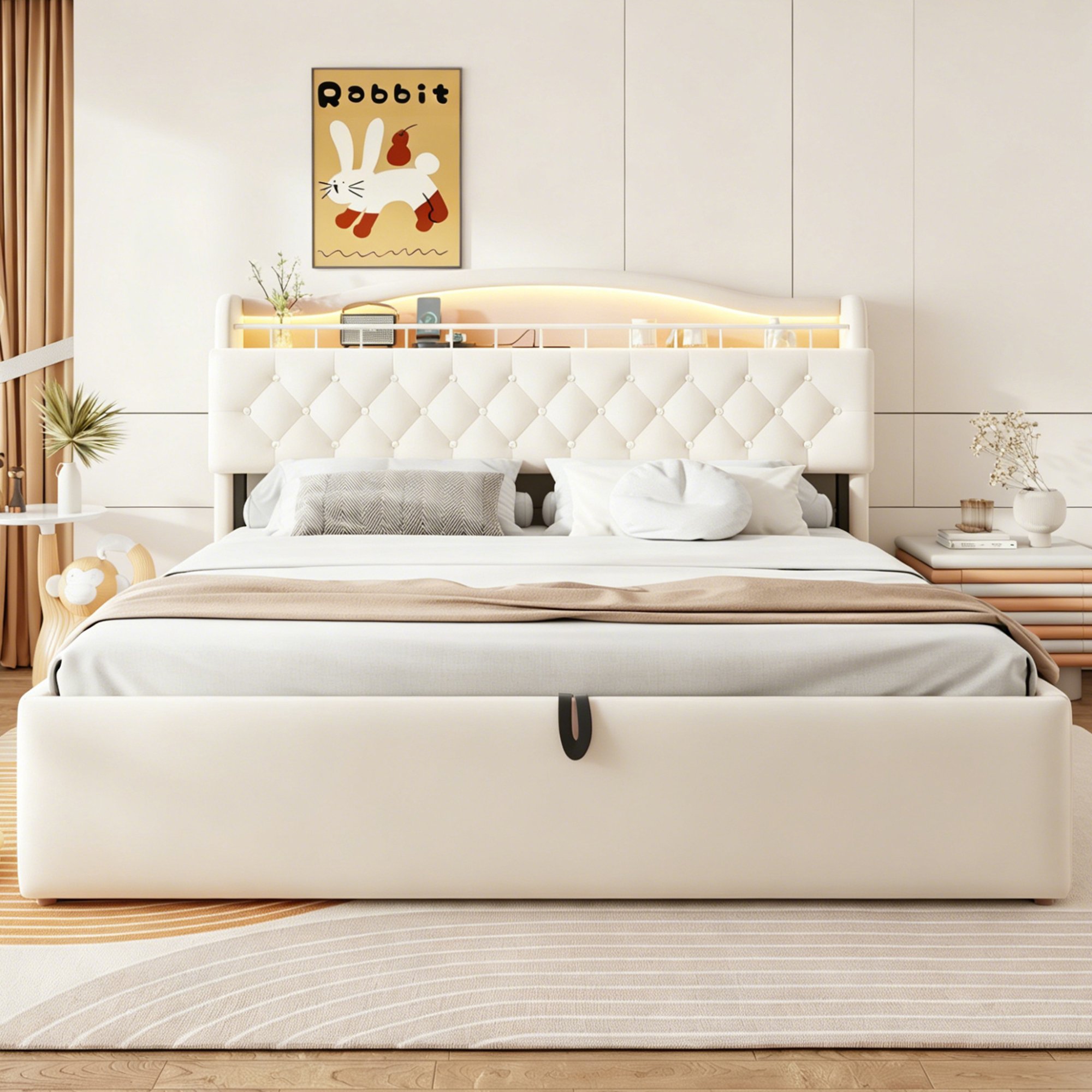 Lit coffre 180x200 en velours beige, structure métallique, sommier à lattes, tête de lit avec rangement