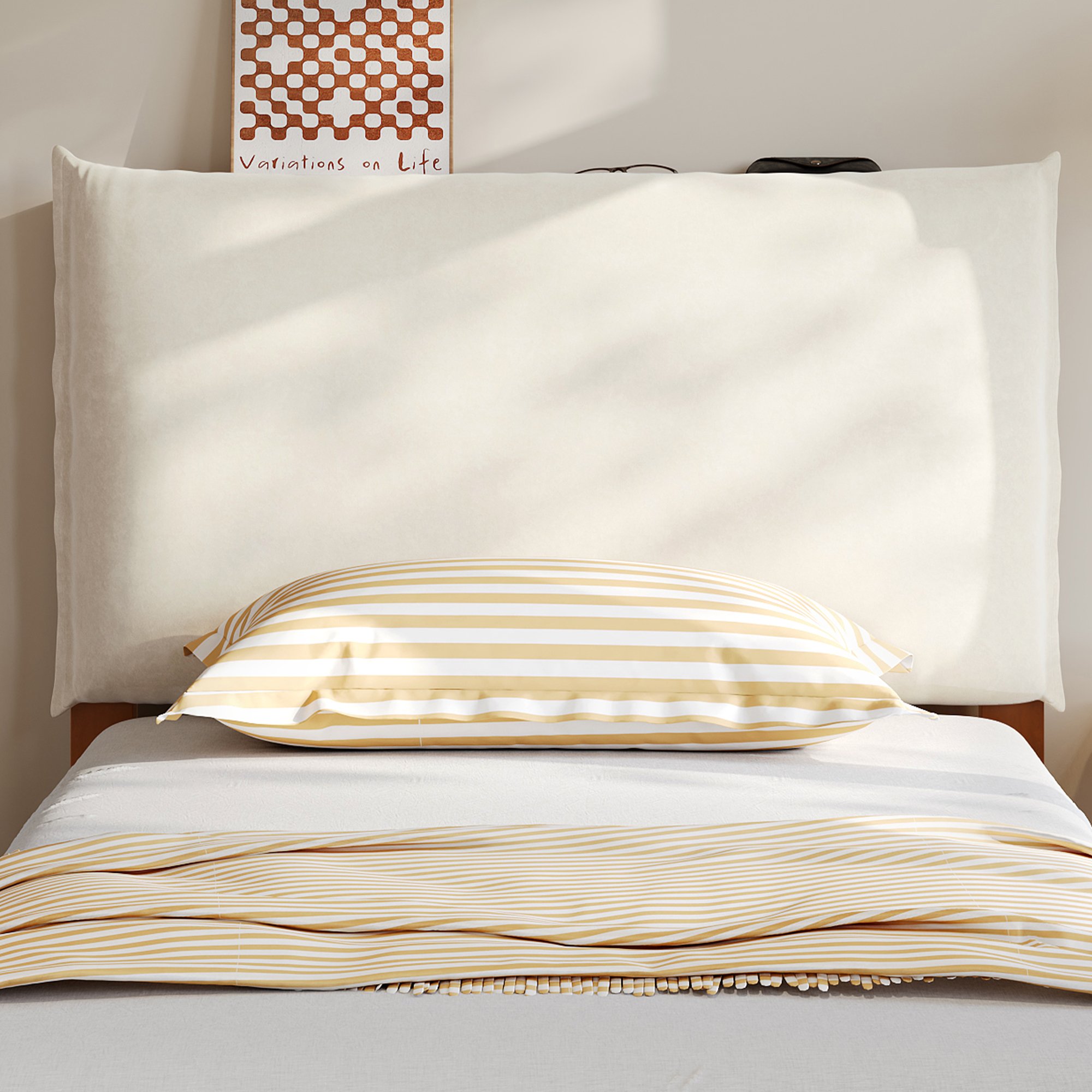 Lit capitonné 90x200 en pin, mousse et contreplaqué, avec sommier à lattes et pieds élargis, marron foncé