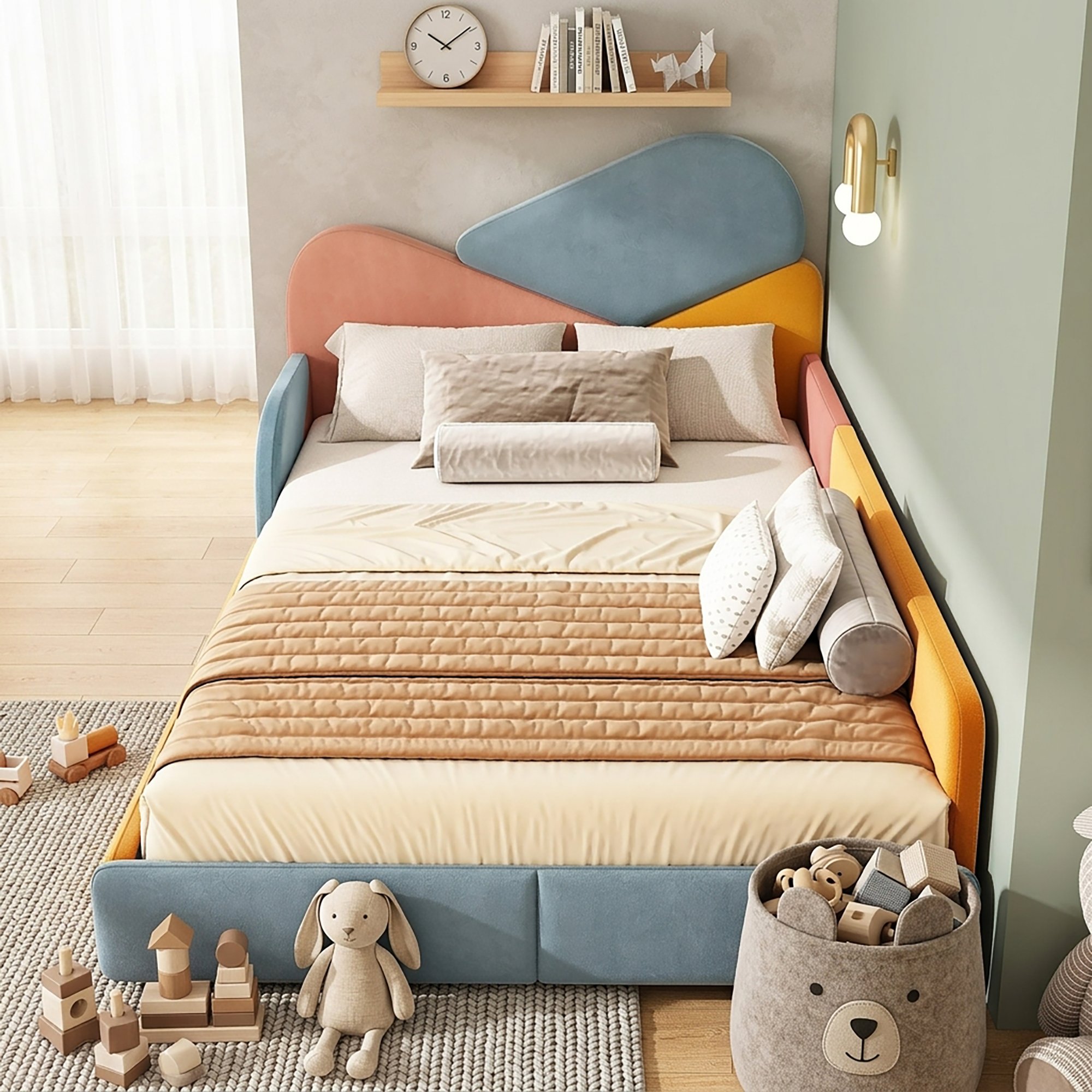 Lit rembourré 140x200 cm pour enfant, avec protection latérale et pieds bas, design patchwork bleu