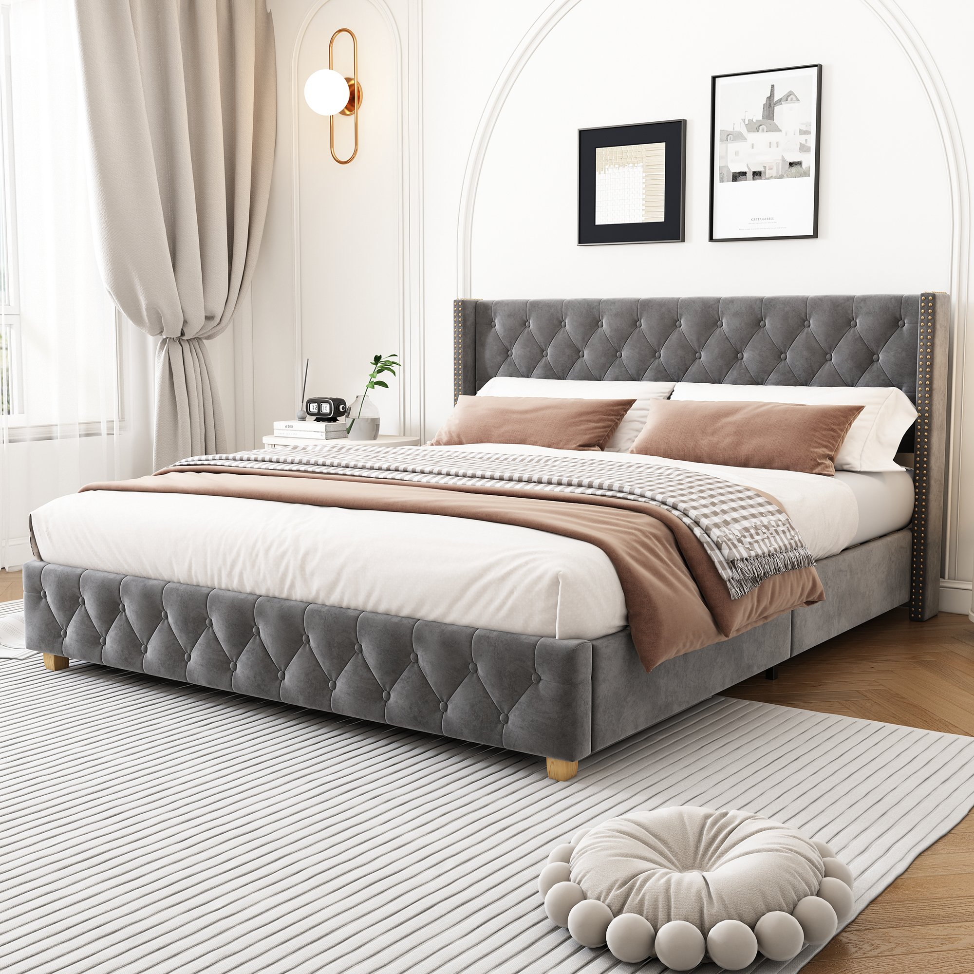 Lit capitonné 160x200 style chic en velours gris anthracite, détails cloutés sur les côtés, confort optimal adulte