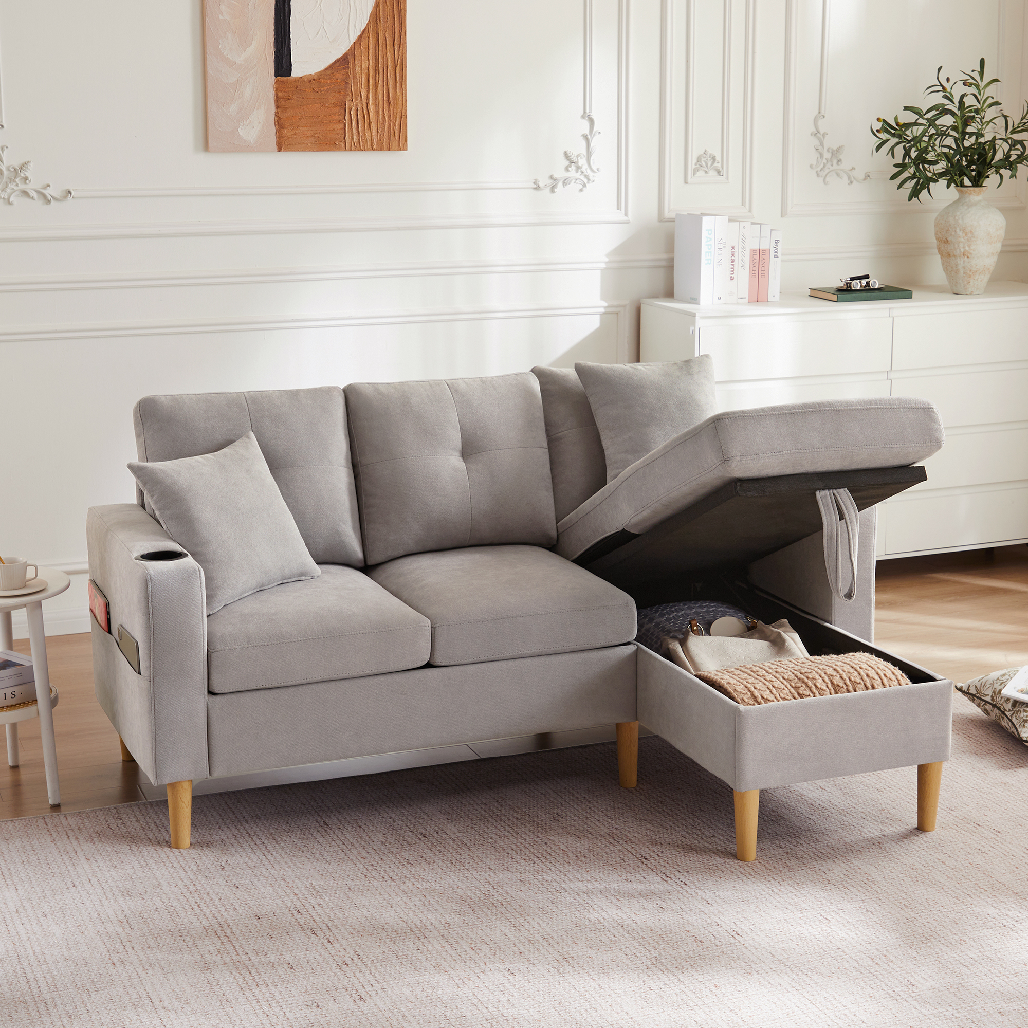 Canapé d'angle 3 places en tissu aspect lin gris clair avec chaiselongue, 2 coussins et porte-gobelets