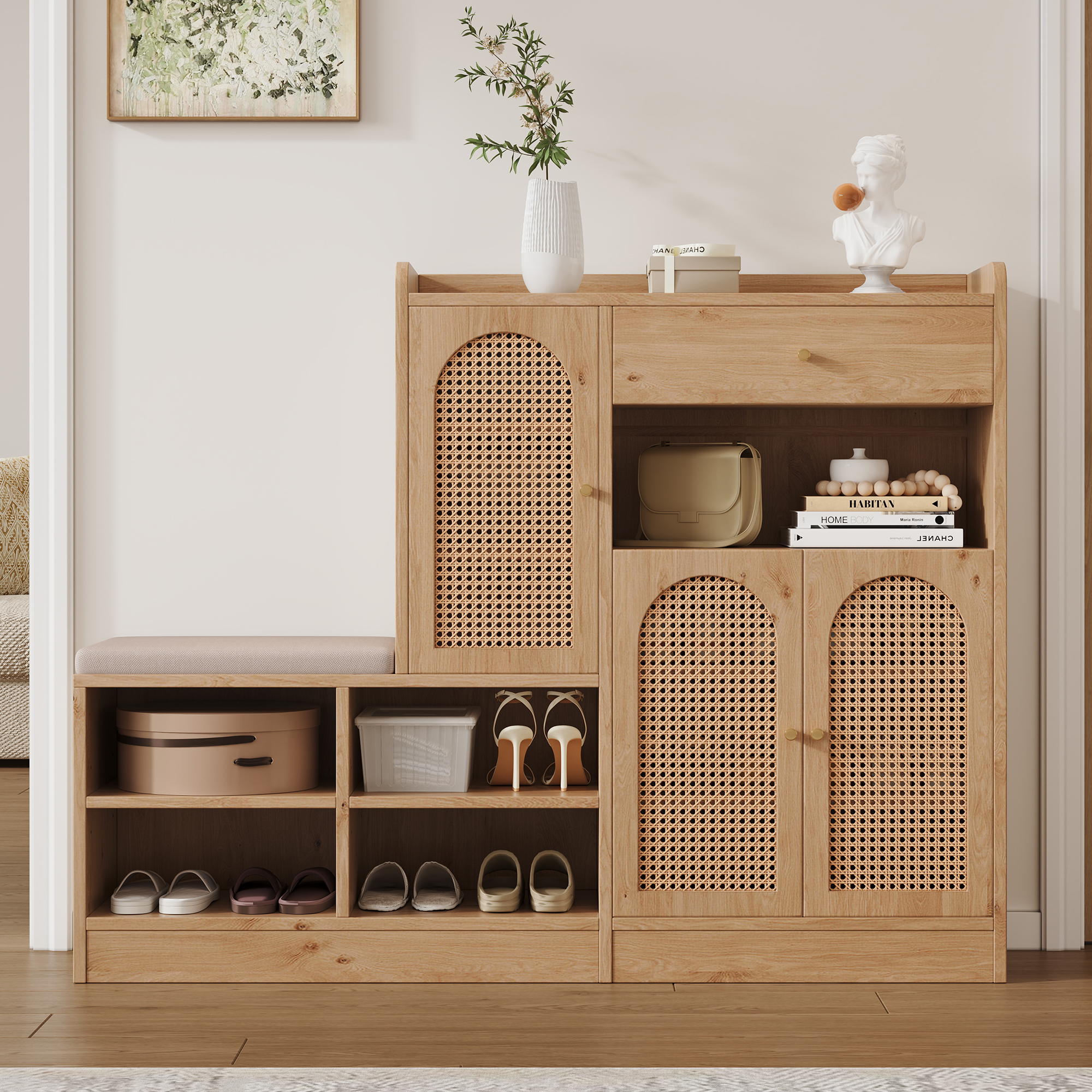 Meuble à chaussures en panneau de particules avec revêtement bois naturel, 3 portes en rotan perforé et structure sécurisée