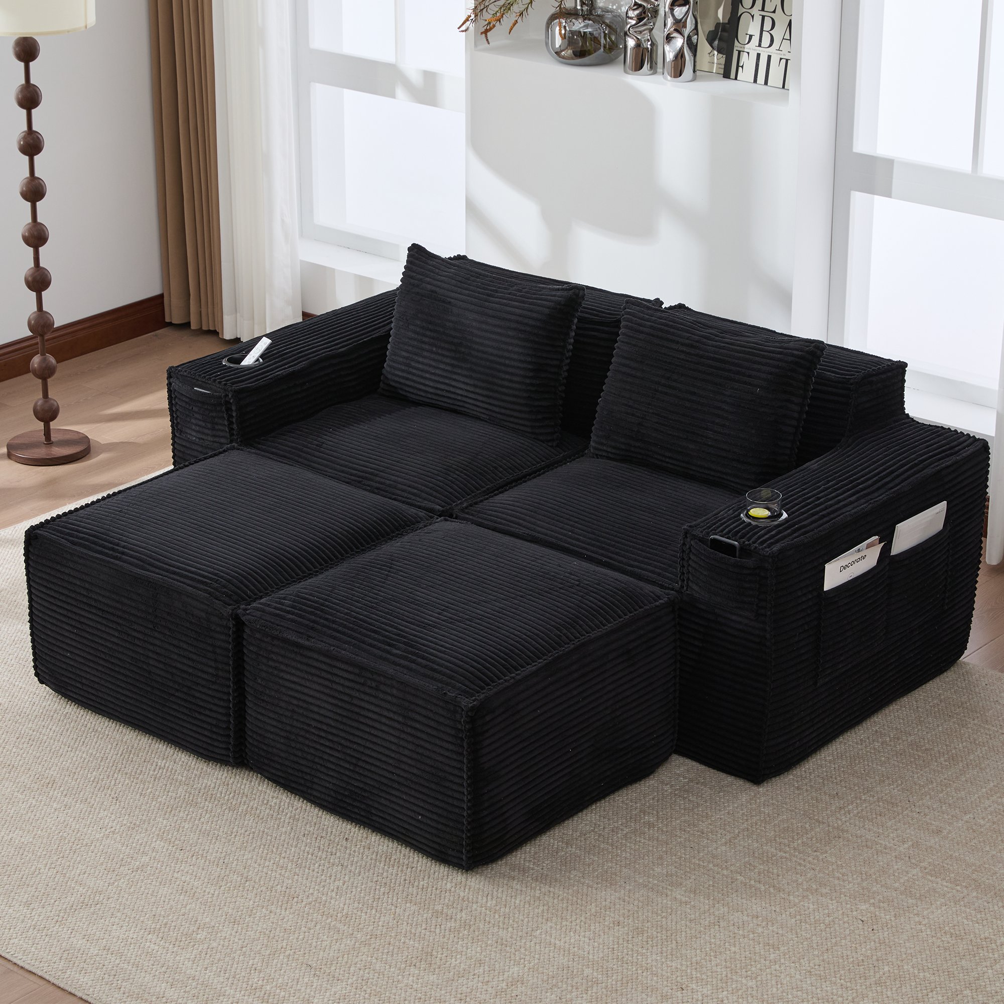 Canapé 2 places modulable noir en corduroy avec 2 poufs, porte-gobelets et poches latérales, rembourrage mousse haute densité et ressorts, sans montage requis pour petit espace