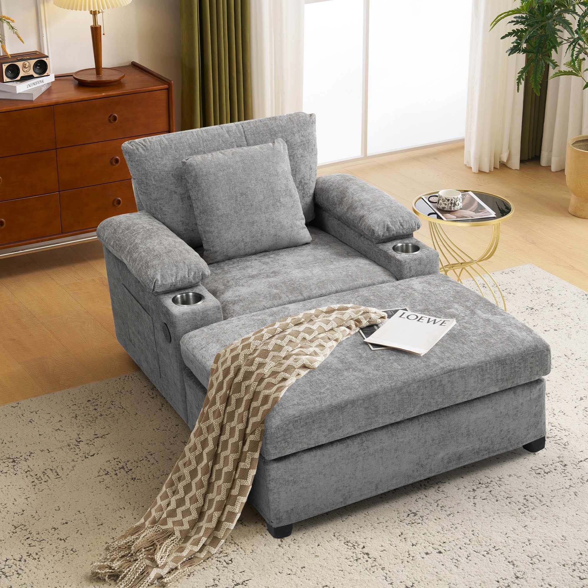Fauteuil inclinable gris en tissu chenille avec porte-gobelet intégré et port USB, siège ergonomique pour salon ou bureau, structure robuste et confort optimal.