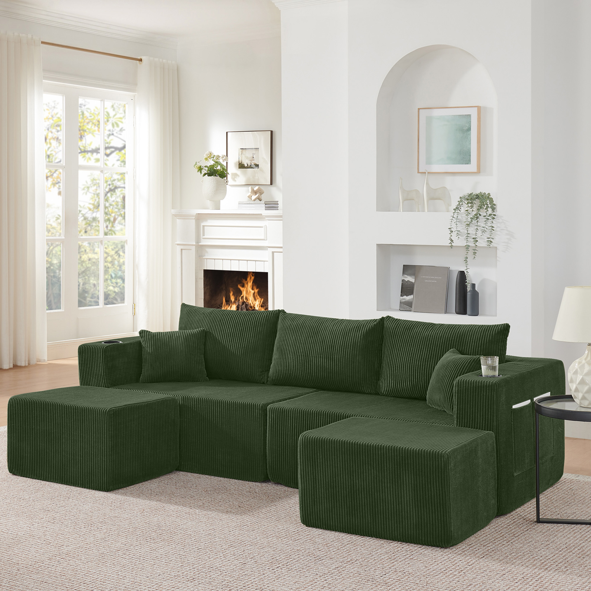 Canapé d'angle modulable 3 places vert en tissu côtelé avec poufs mobiles, porte-gobelets intégrés et poches de rangement latérales pour salon moderne