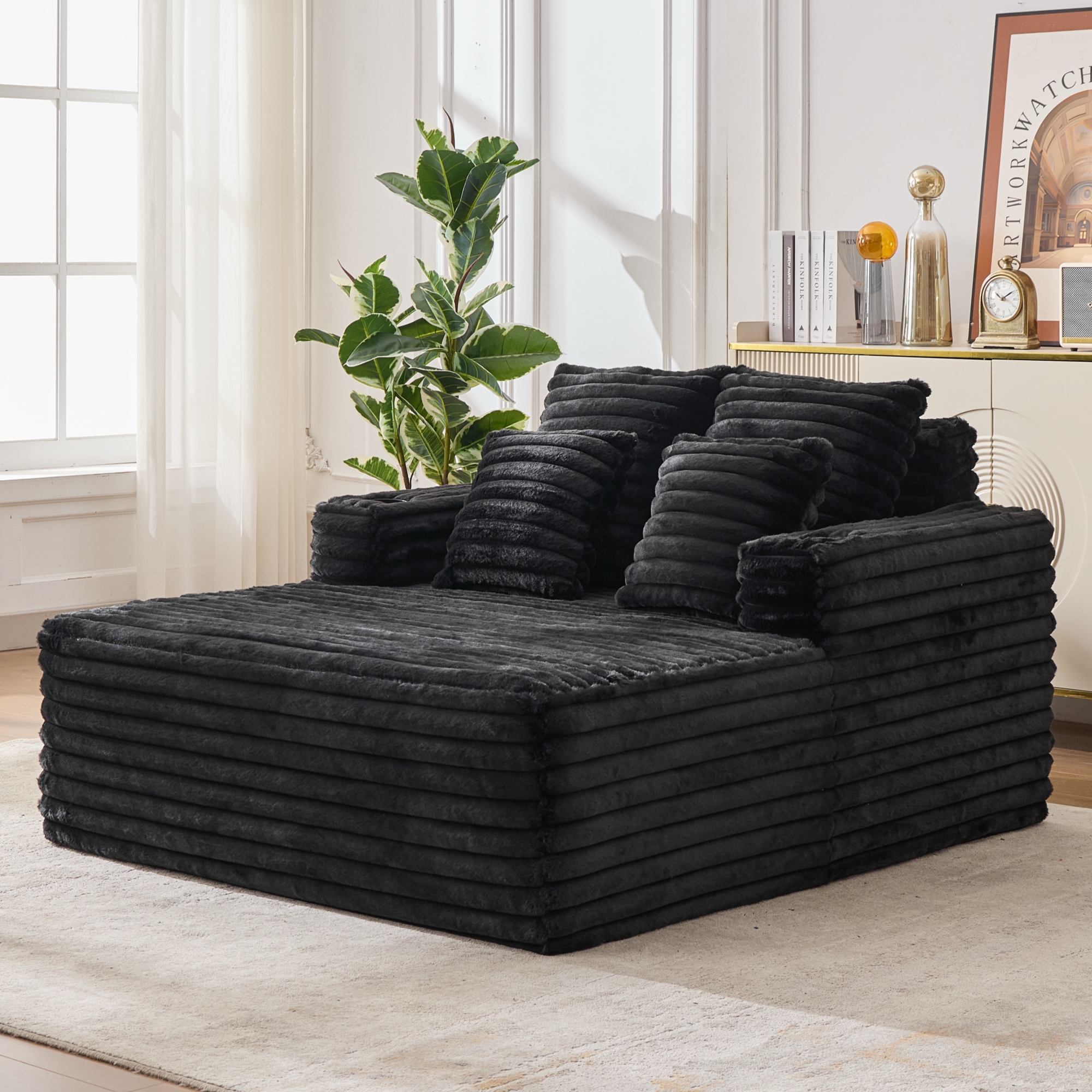 Canapé noir sans montage avec porte-gobelets intégrés et assise méridienne confortable en fausse fourrure