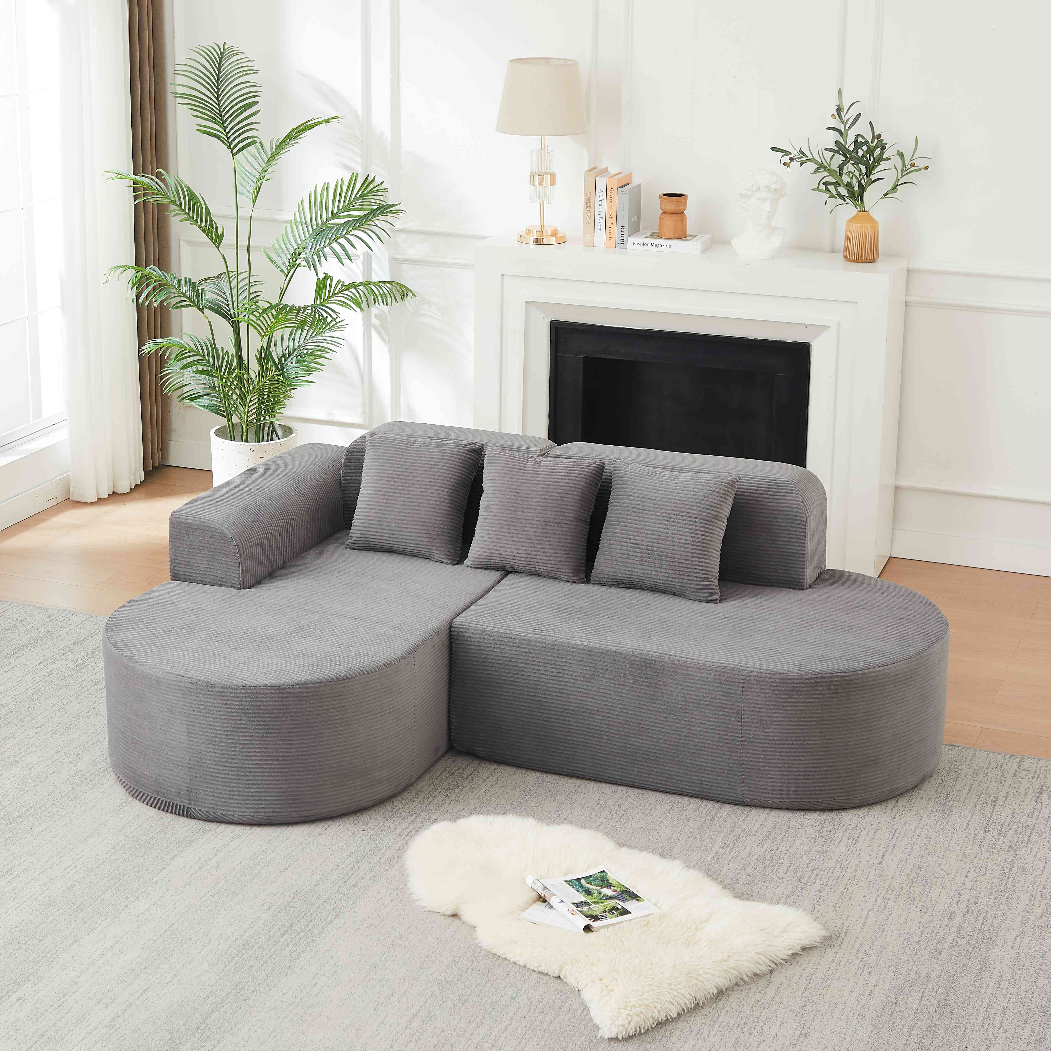 Grand canapé d'angle 220x155cm en velours côtelé gris, format généreux avec dossiers courbes pour espace de vie