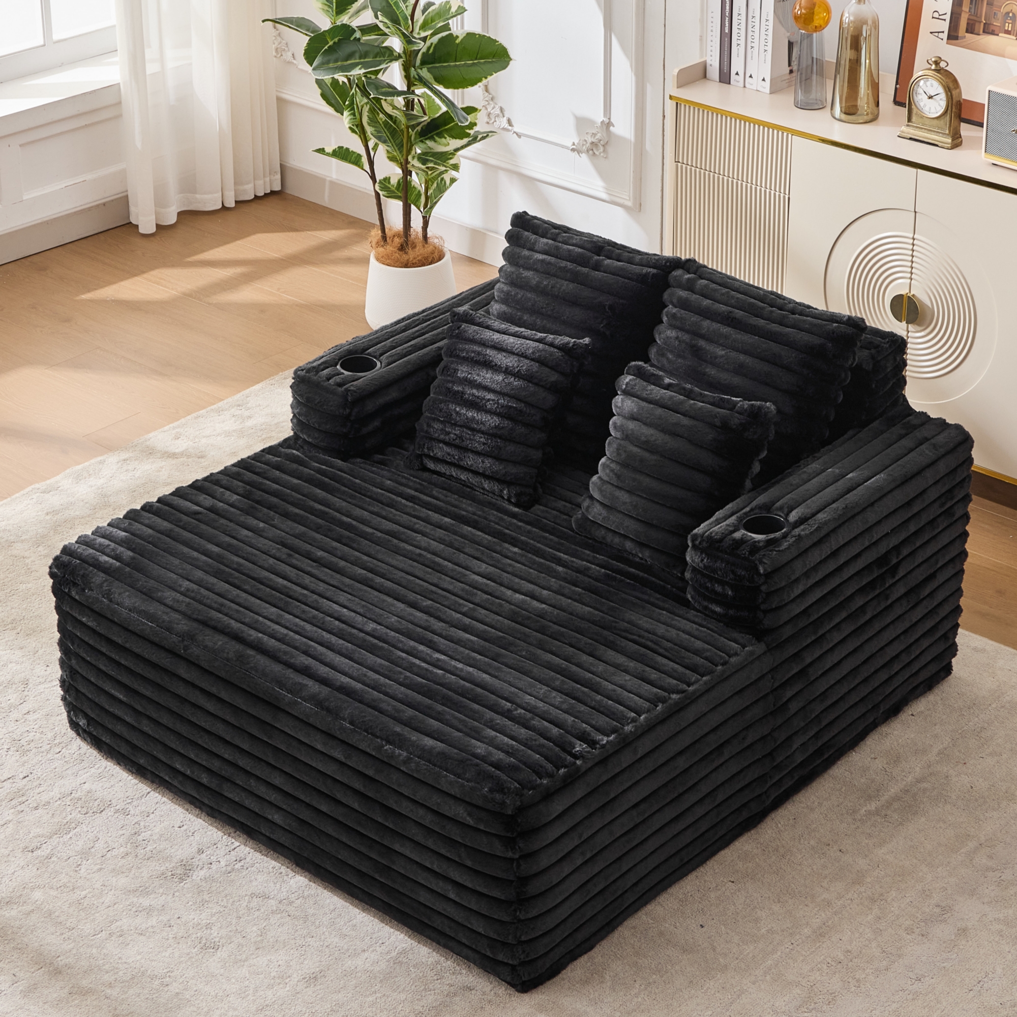 Canapé noir sans montage avec porte-gobelets intégrés et assise méridienne confortable en fausse fourrure