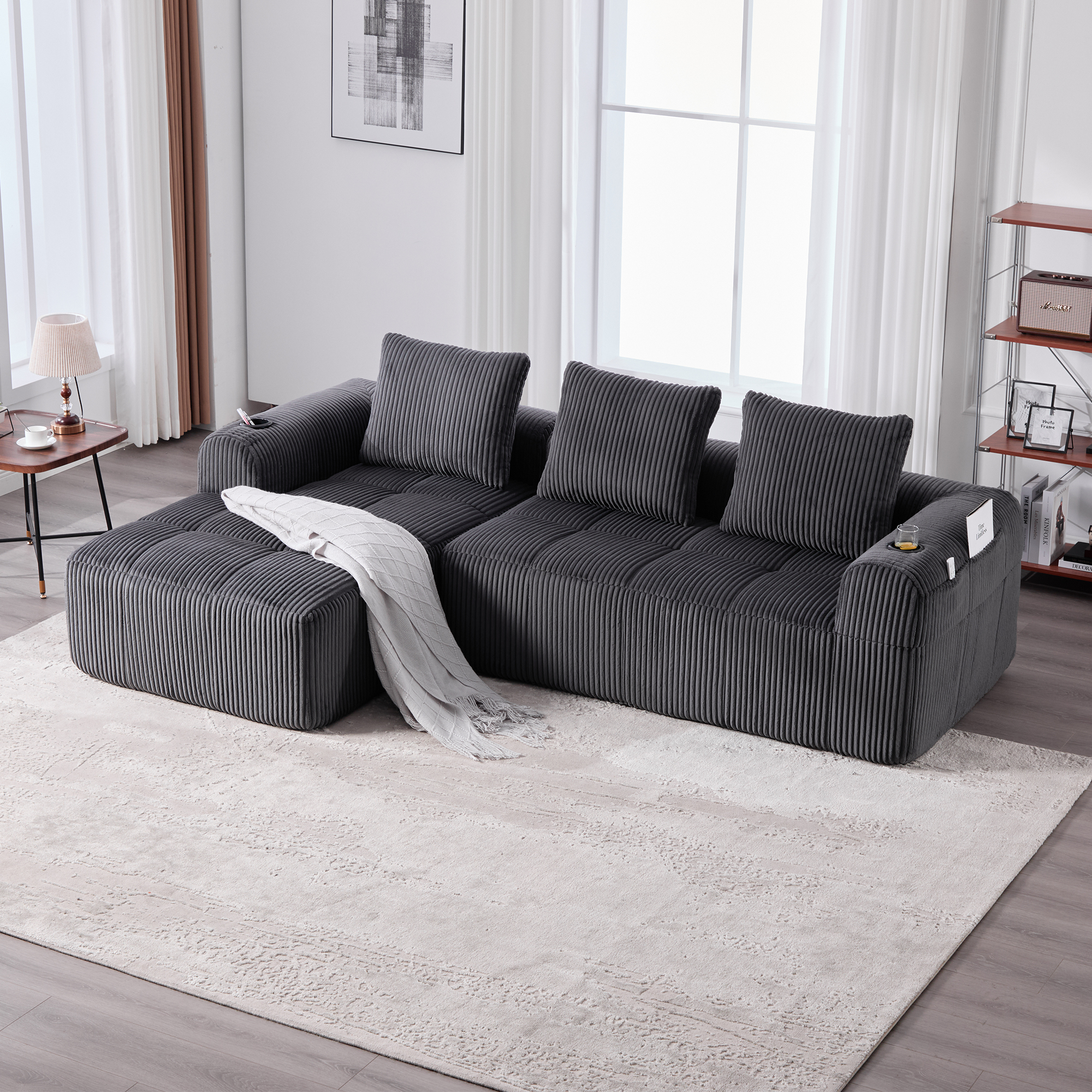 Canapé modulable compact en velours côtelé gris foncé avec poches latérales, porte-gobelets et 3 coussins
