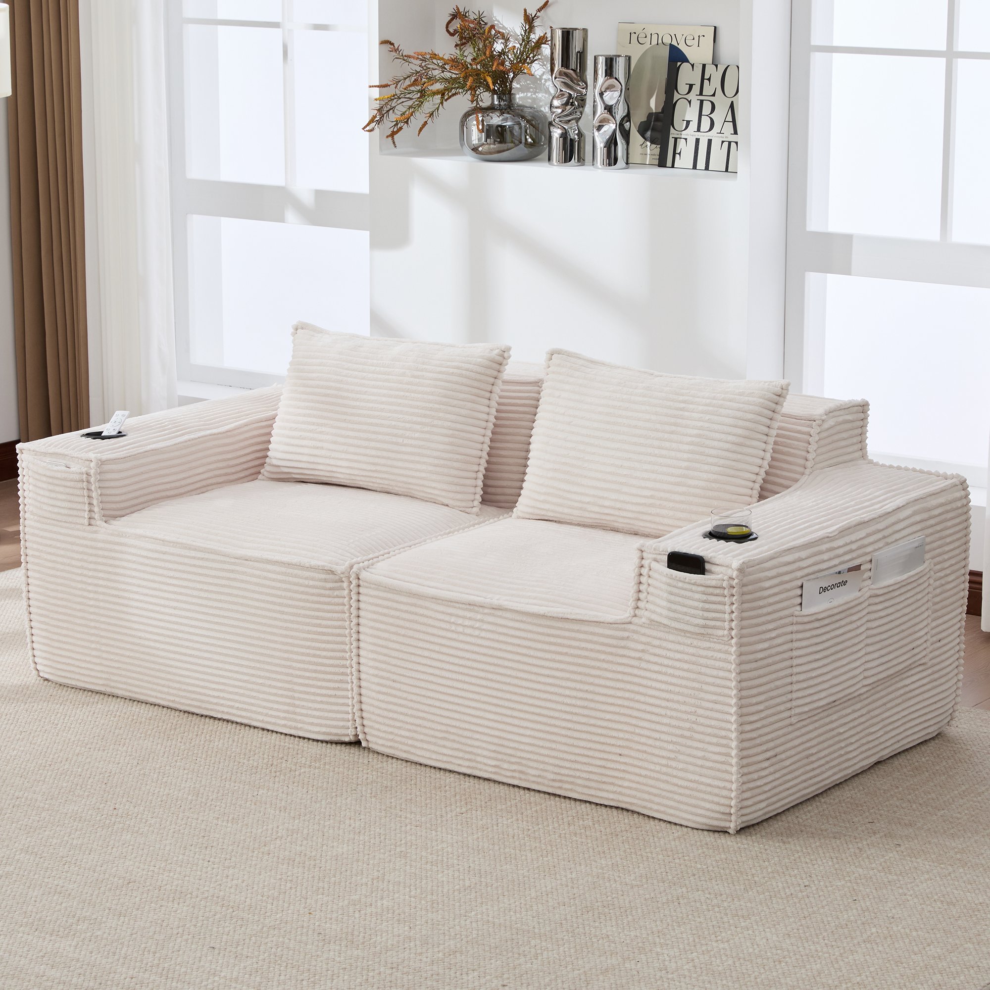 Canapé 2 places en tissu côtelé beige avec porte-gobelets, poches latérales et coussins lombaires, structure modulaire sans montage pour salon ou appartement