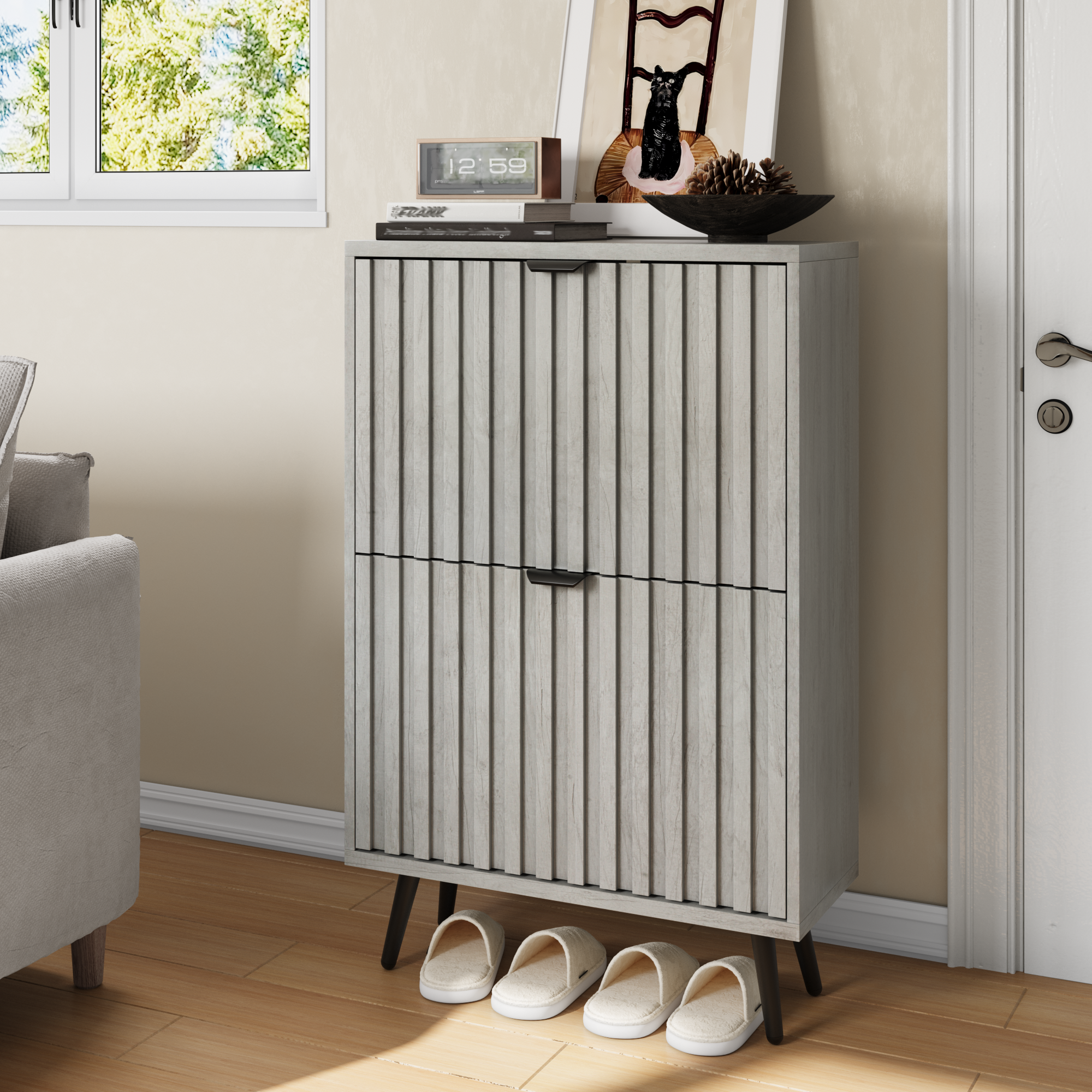 Meuble à chaussures gris 60x24x94 cm avec portes abattantes et panneaux rainurés Panneau composite de fibres de bois à densité pour entrée et couloir