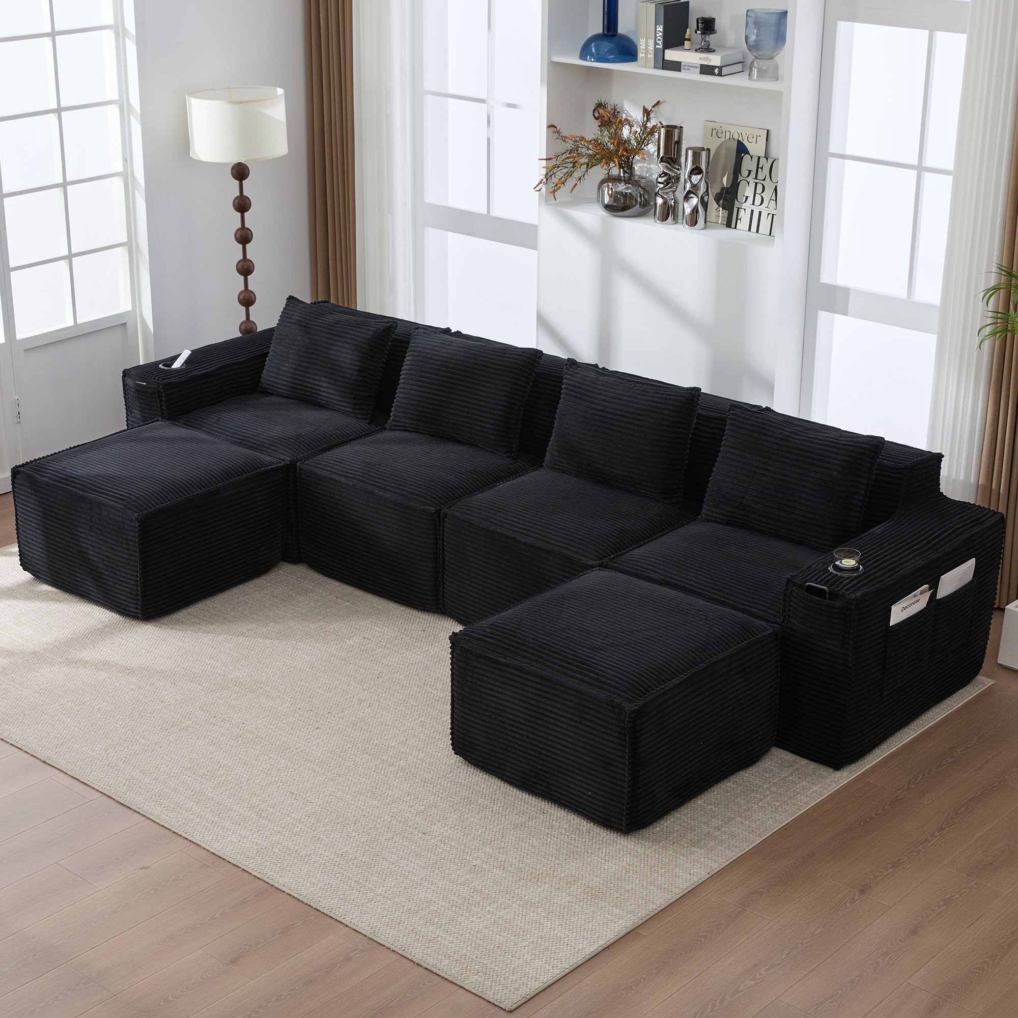 Canapé Modulable Noir Corduroy 4 Places avec 2 Poufs, Porte-Gobelets et Poches de Rangement, Mousse Haute Densité et Ressorts pour Salon ou Appartement Compact